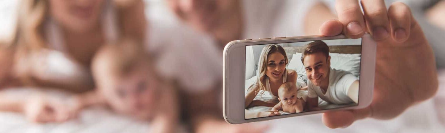 Couple takes selfie with their baby conceived with donor eggs | Arizona Reproductive Medical Specialists